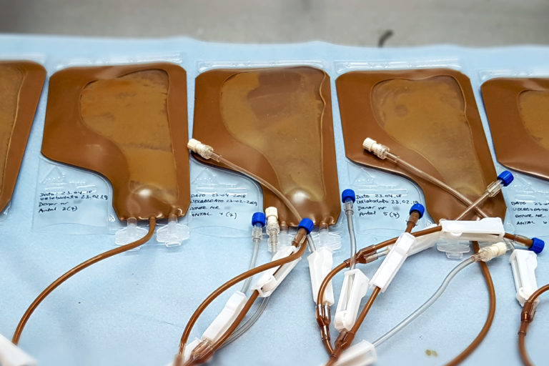 afføringsprøver til fæcestanplantation klargjort i transplantationsposer